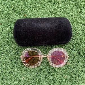 Gucci round sunnies with sunglass case